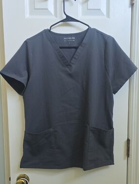 Mandala Women's V-Neck Scrub Top in Charcoal